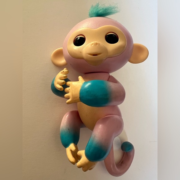 Lot Of 4 Fingerlings Interactive Baby Monkeys, Panda And Unicorn Talking Toys - Picture 3 of 5